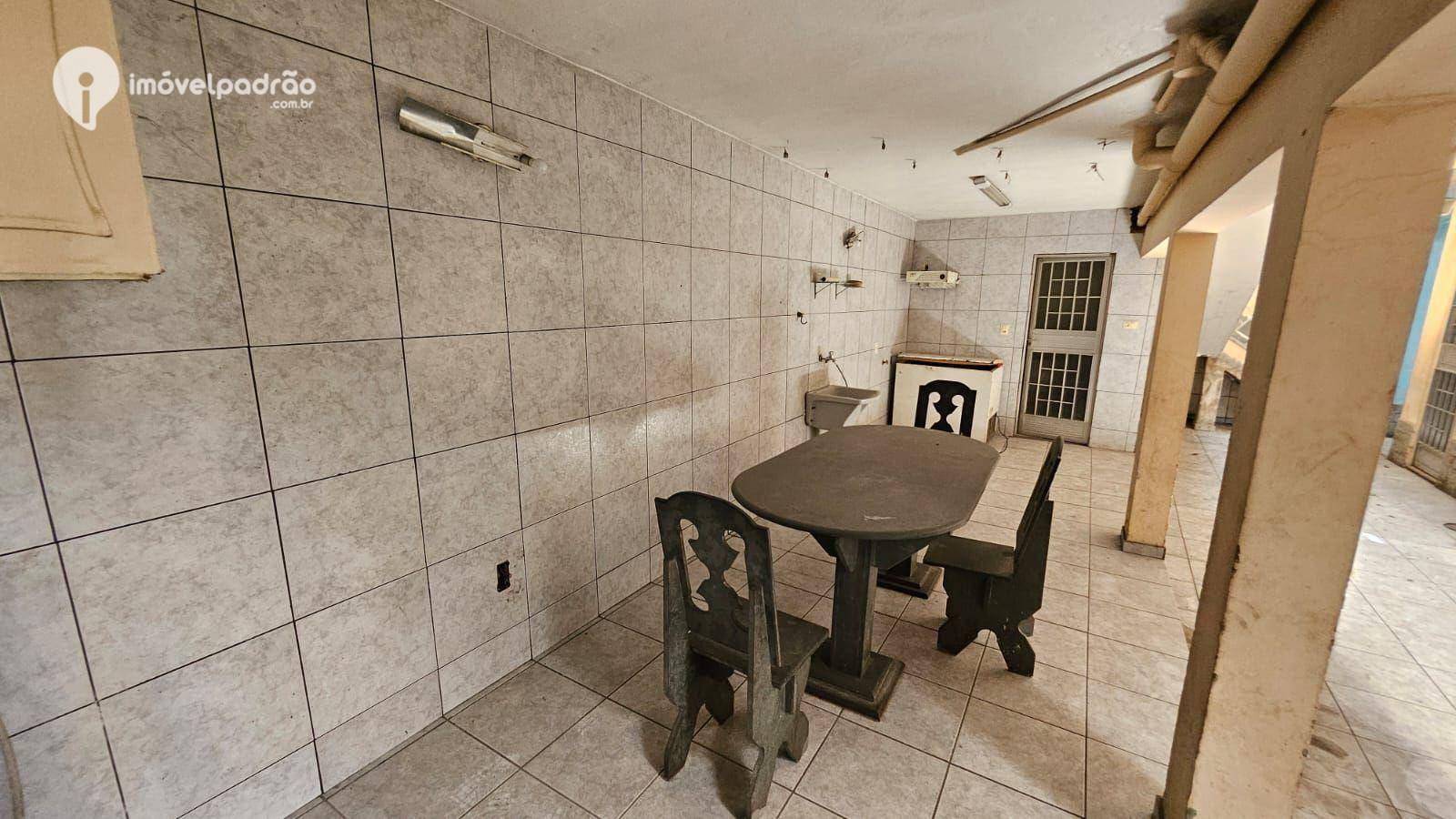 Casa à venda e aluguel com 4 quartos, 300m² - Foto 20