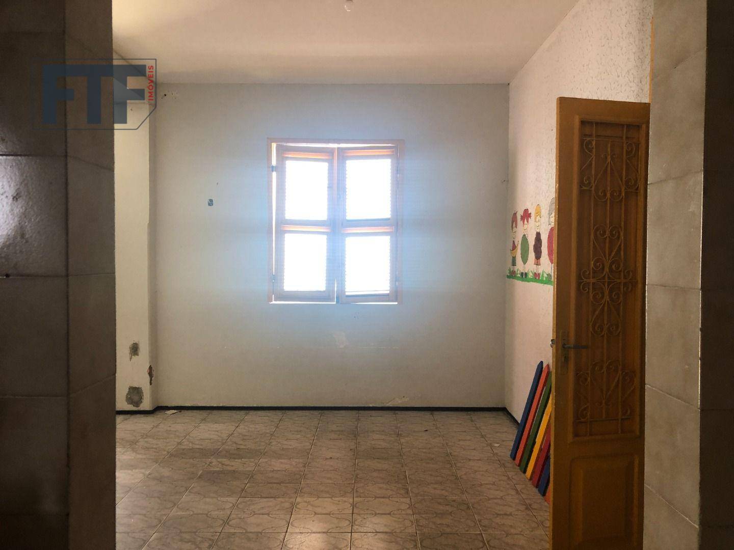 Casa para alugar com 10 quartos, 363m² - Foto 7