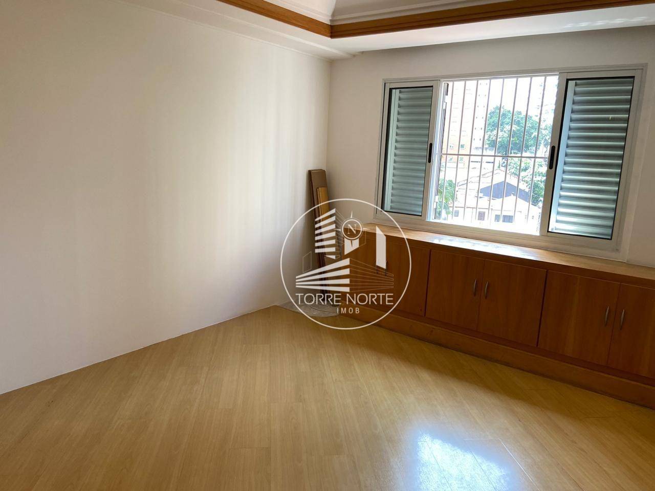 Apartamento à venda com 3 quartos, 189m² - Foto 4