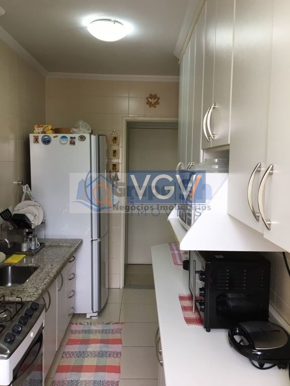 Apartamento à venda com 3 quartos, 65m² - Foto 2