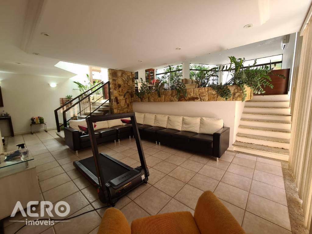 Casa de Condomínio à venda com 3 quartos, 320m² - Foto 3