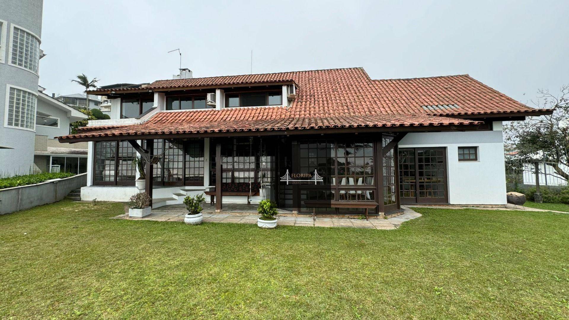 Casa de Condomínio à venda com 4 quartos, 302m² - Foto 1