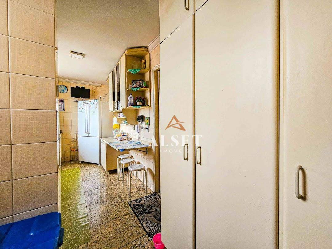 Apartamento à venda com 3 quartos, 86m² - Foto 35