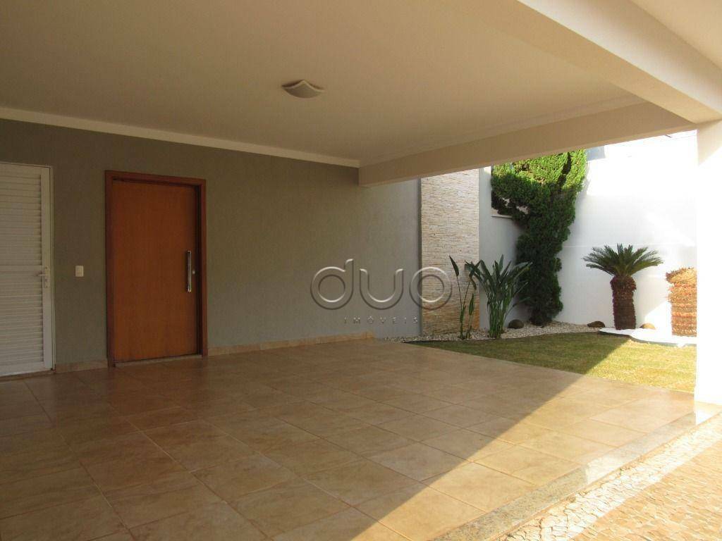 Casa de Condomínio à venda com 3 quartos, 196m² - Foto 2