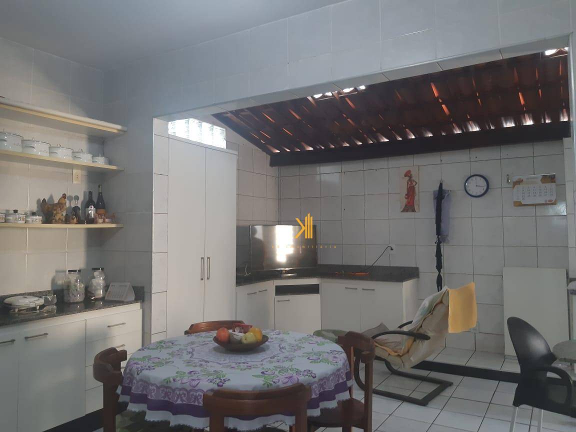 Casa à venda com 4 quartos, 253m² - Foto 3