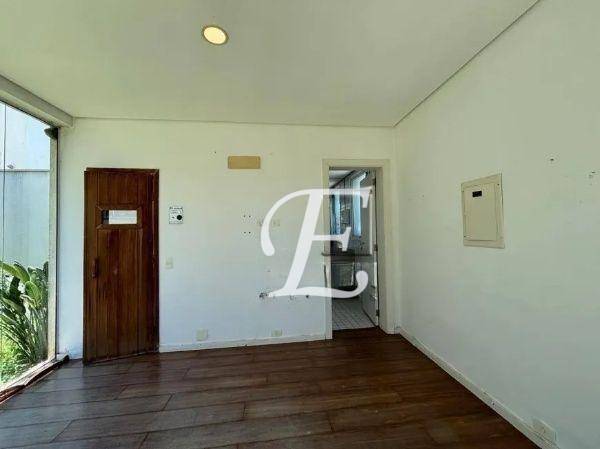 Casa de Condomínio para alugar com 4 quartos, 528m² - Foto 13