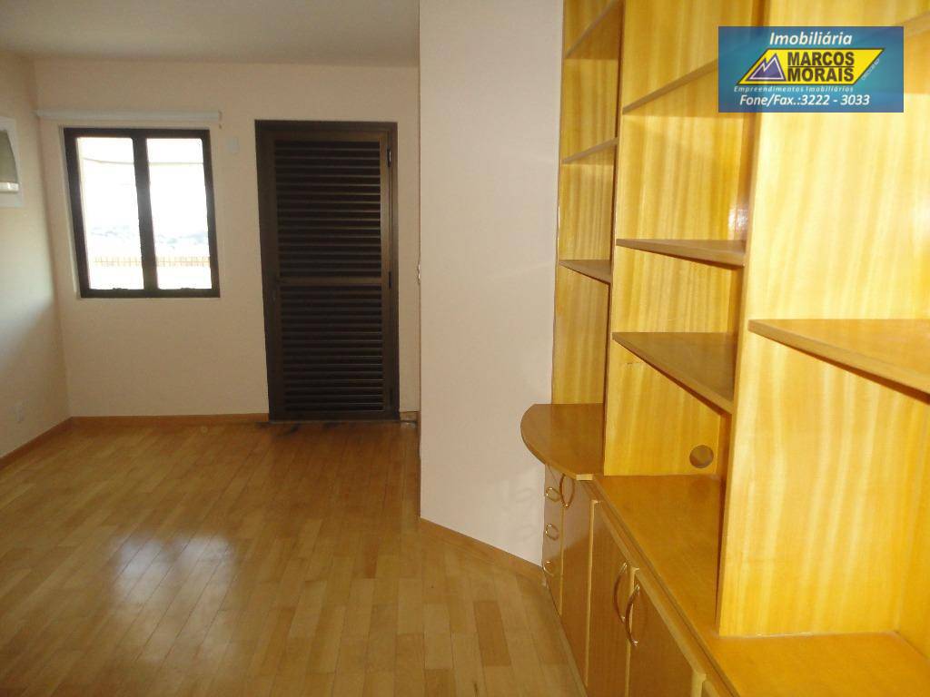 Apartamento à venda com 3 quartos, 189m² - Foto 13