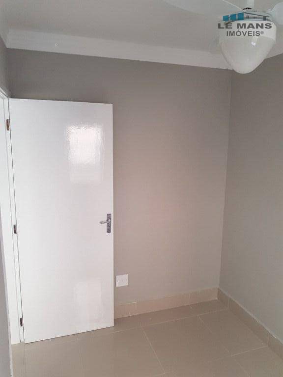 Apartamento à venda com 2 quartos, 64m² - Foto 11