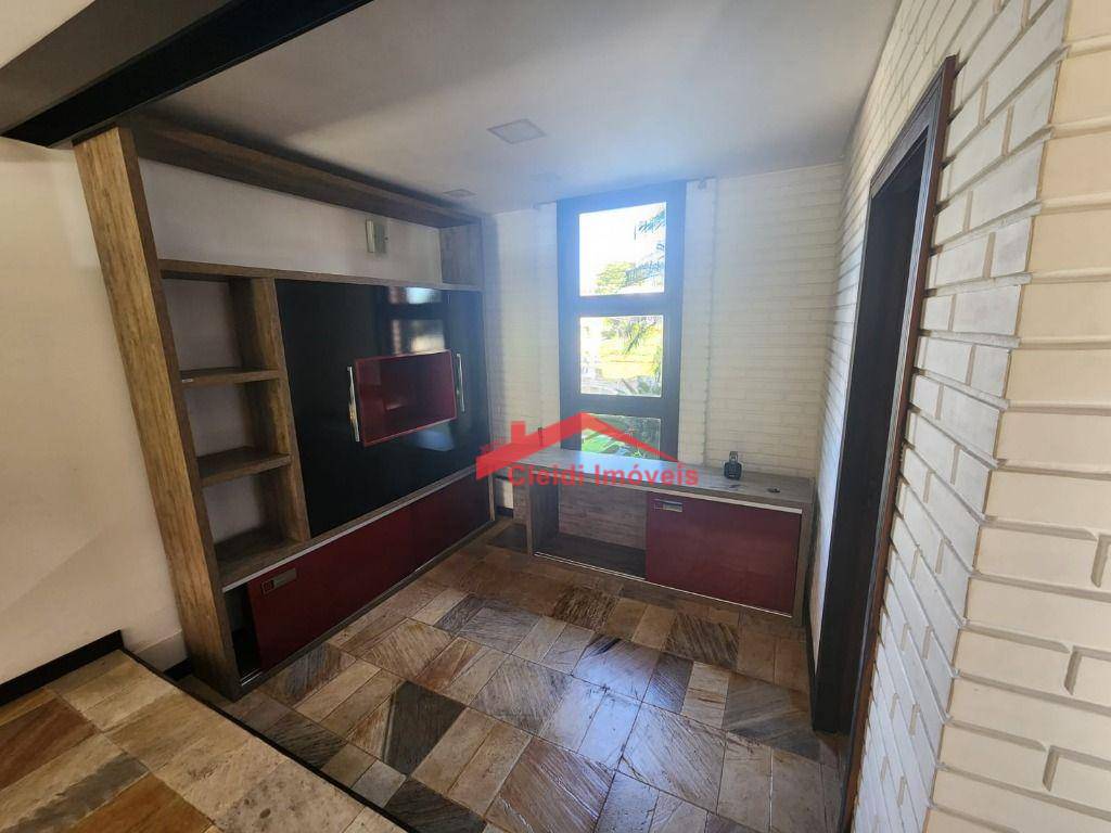 Casa para alugar com 3 quartos, 269m² - Foto 13