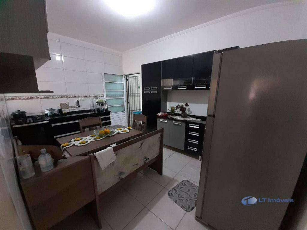 Casa à venda com 2 quartos, 250m² - Foto 1