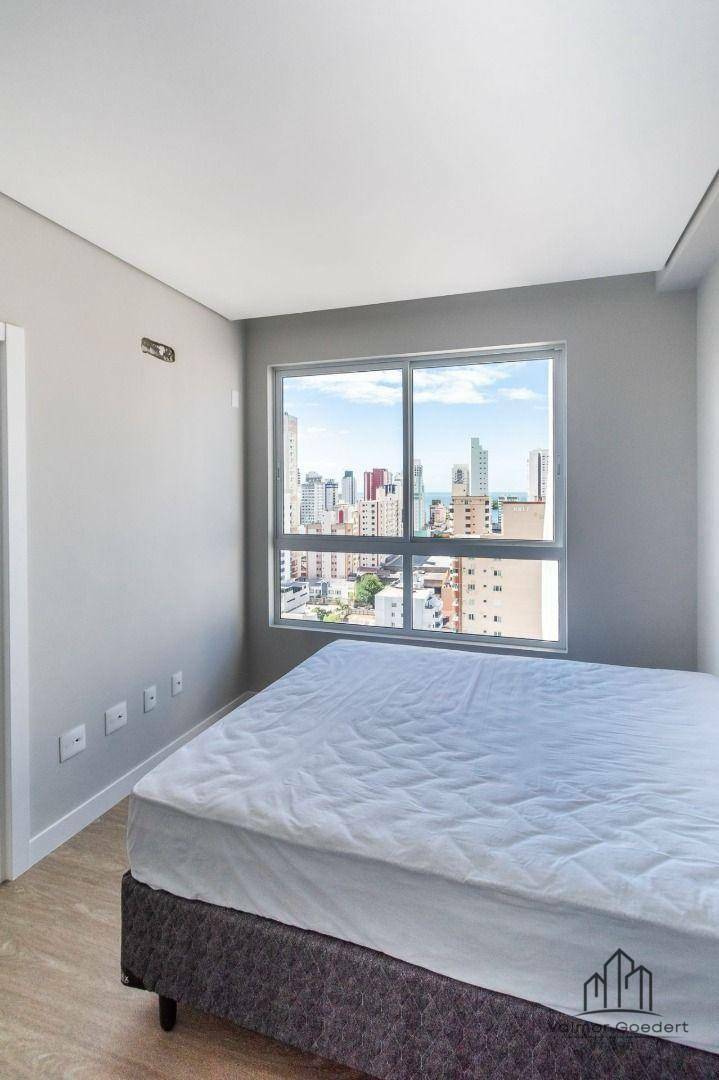 Apartamento à venda com 3 quartos, 143m² - Foto 8