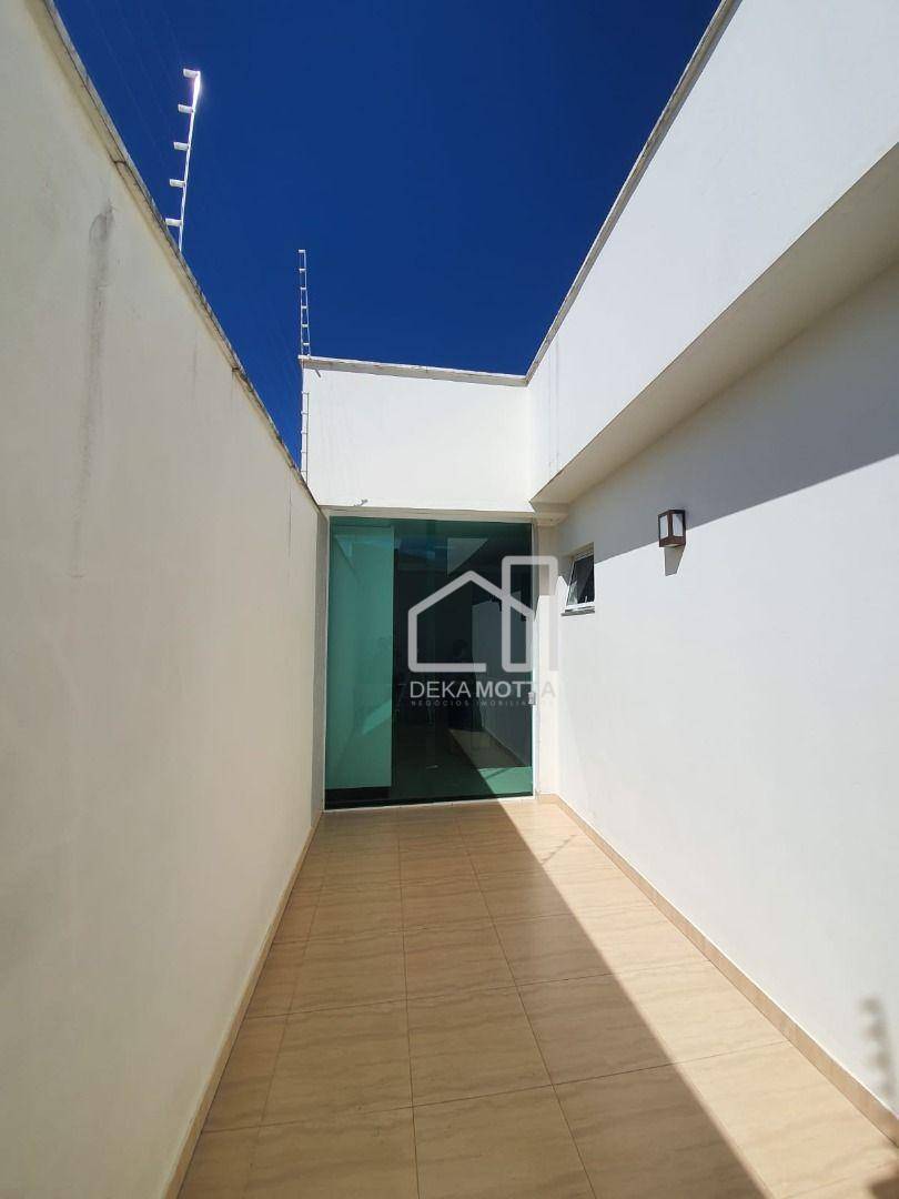 Casa de Condomínio à venda com 3 quartos, 200m² - Foto 2