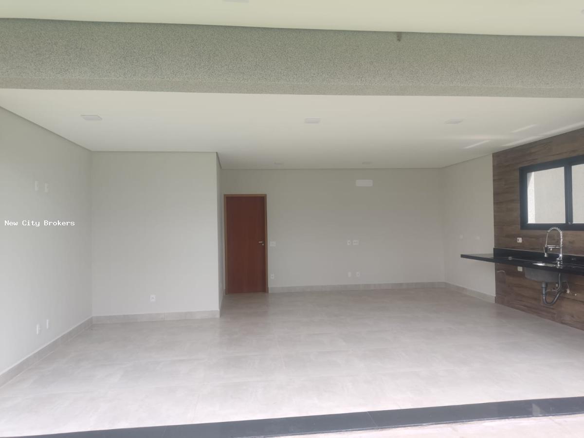 Sobrado à venda com 3 quartos, 300m² - Foto 5