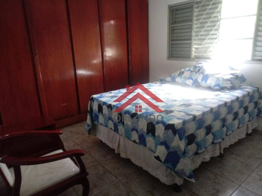 Casa à venda com 4 quartos, 220m² - Foto 1