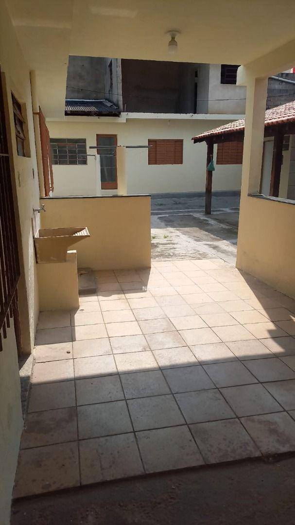 Casa para alugar com 3 quartos, 120m² - Foto 12