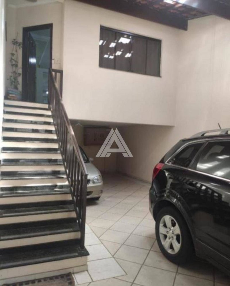 Sobrado à venda com 4 quartos, 400m² - Foto 1