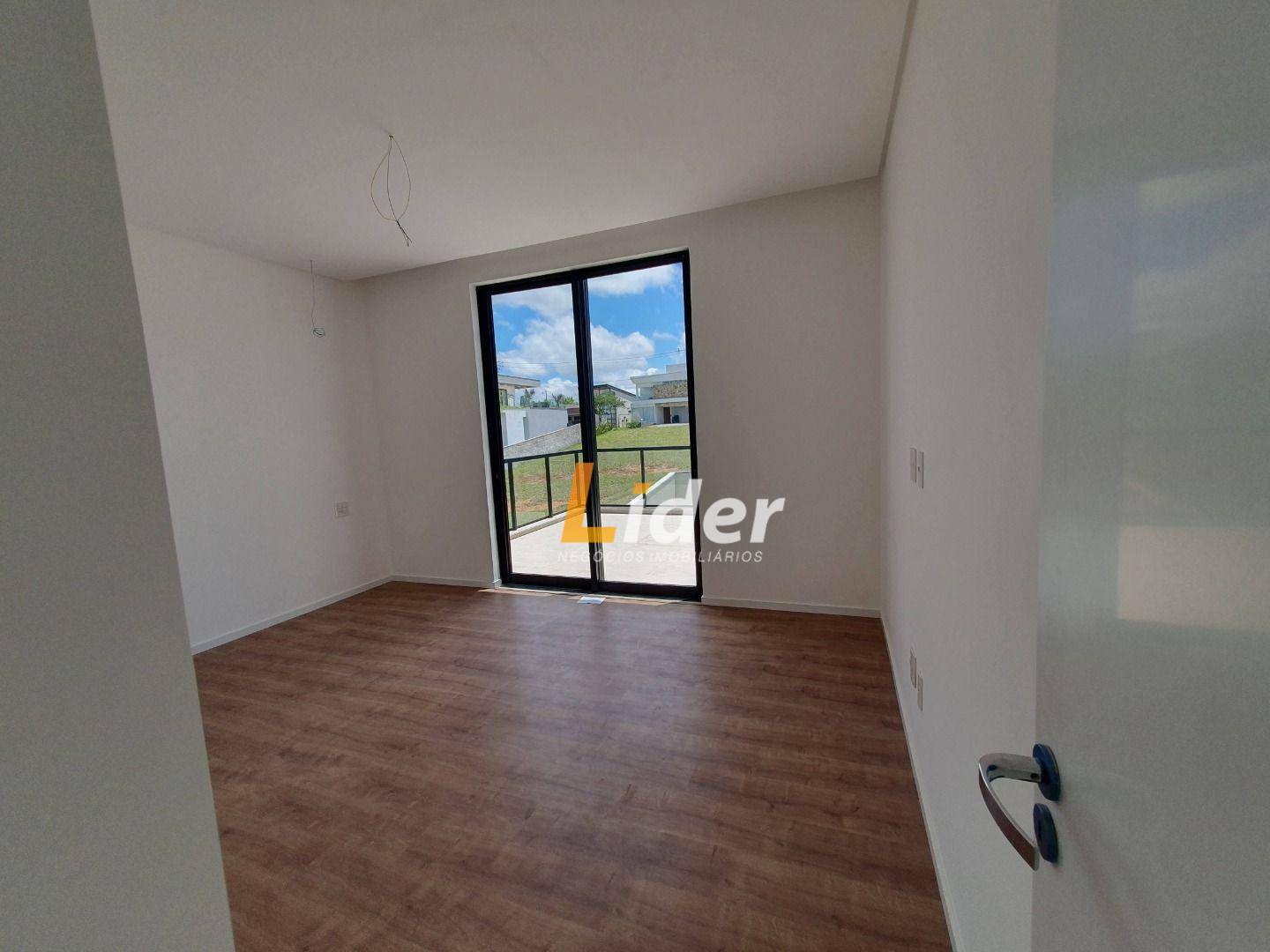 Casa de Condomínio à venda com 4 quartos, 330m² - Foto 18