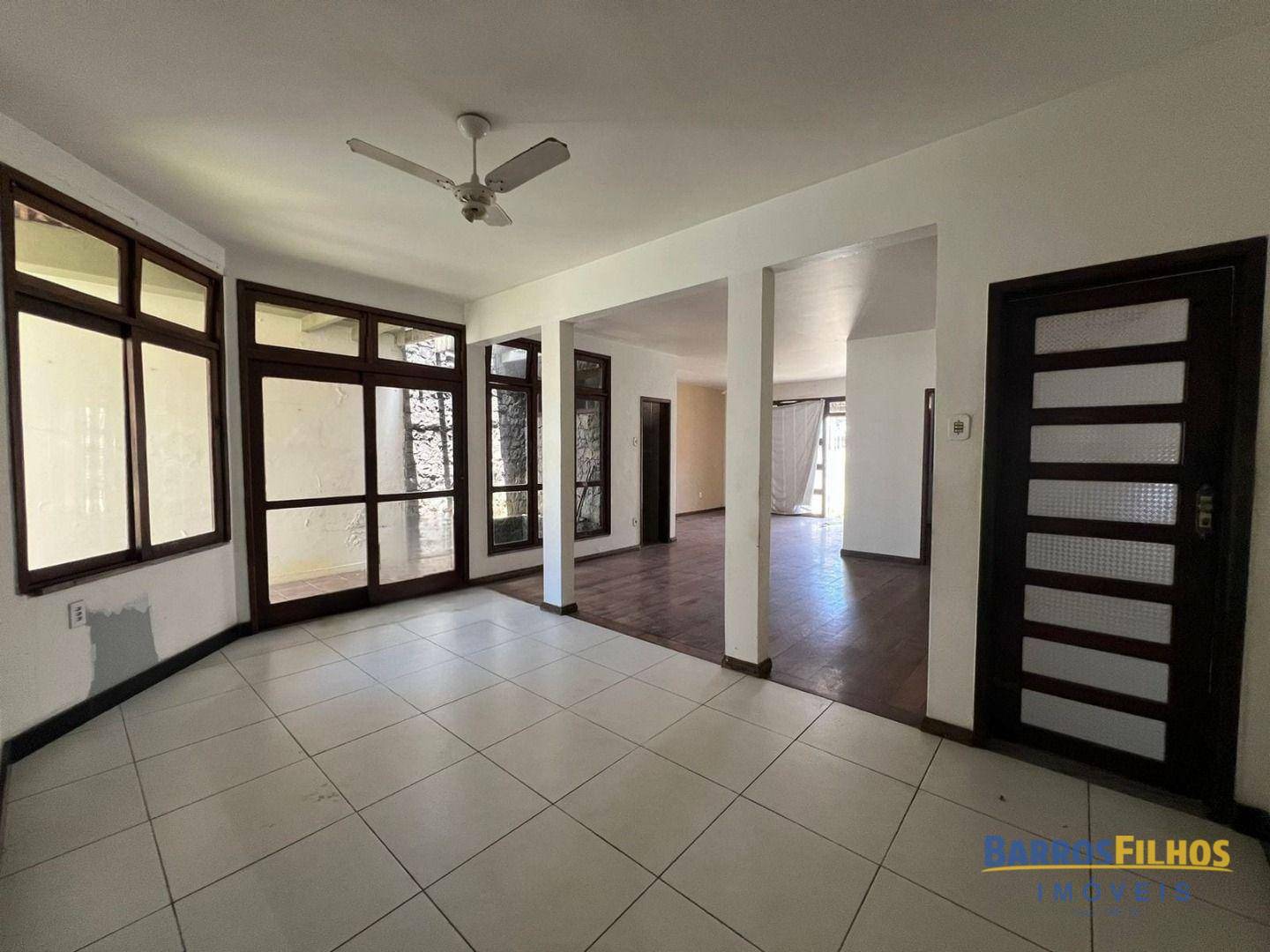 Casa à venda com 4 quartos, 475M2 - Foto 1