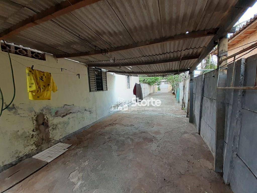 Casa à venda com 5 quartos, 200m² - Foto 17