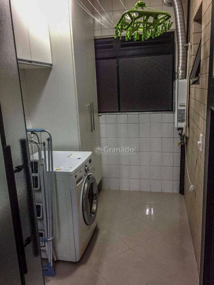 Apartamento à venda com 3 quartos, 82m² - Foto 2