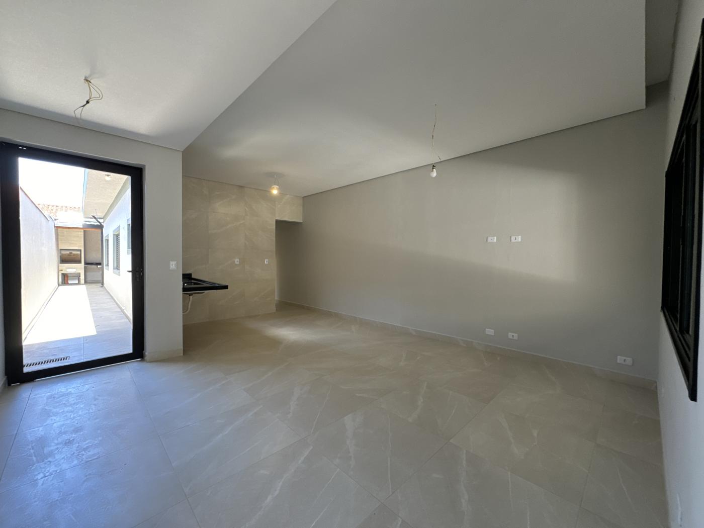 Casa à venda com 2 quartos, 80m² - Foto 1