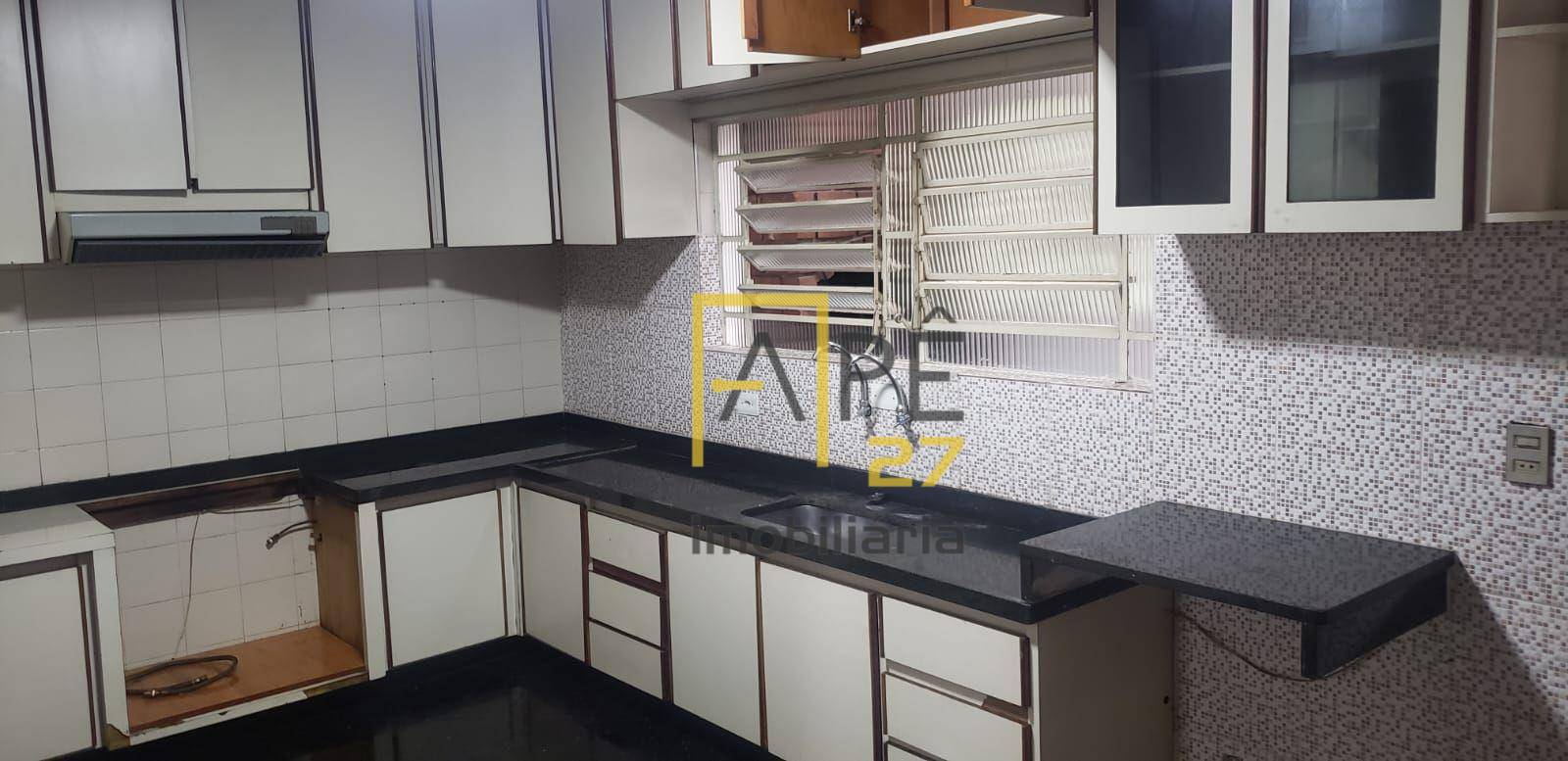 Sobrado à venda e aluguel com 3 quartos, 180m² - Foto 1