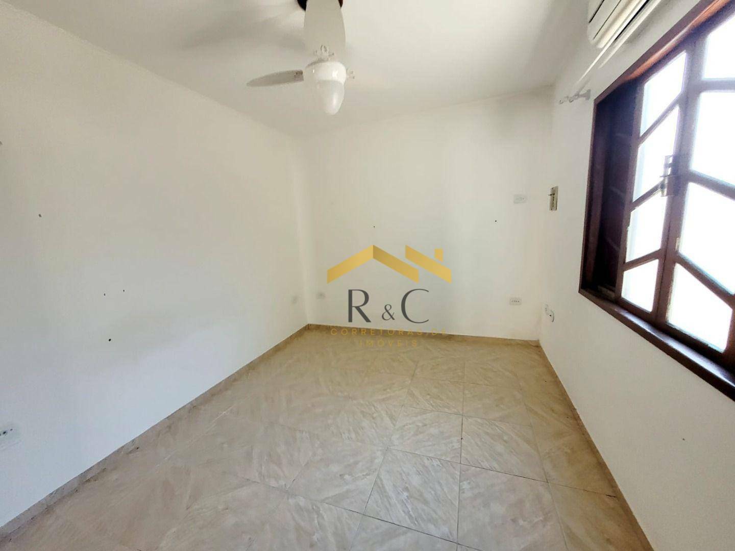 Casa à venda com 2 quartos, 68m² - Foto 8