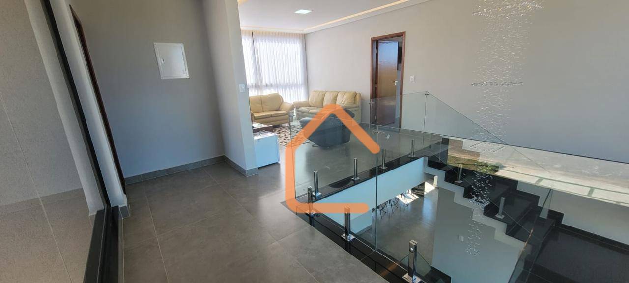 Casa à venda com 3 quartos, 296m² - Foto 5