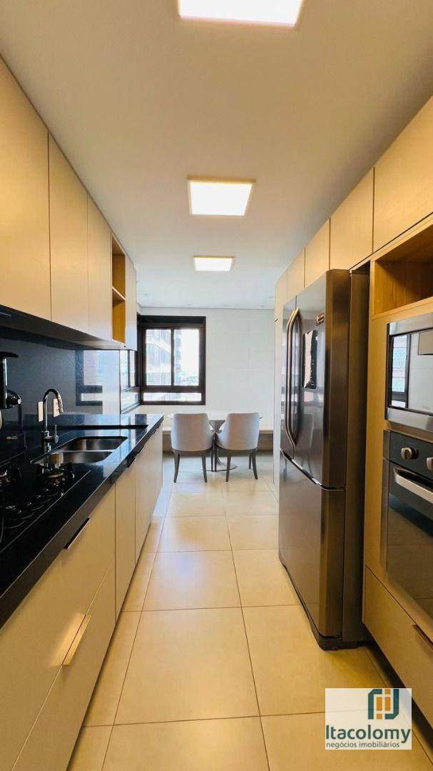 Apartamento para alugar com 3 quartos, 228m² - Foto 20