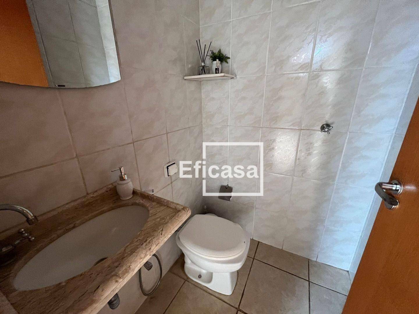 Casa à venda com 3 quartos, 220m² - Foto 2