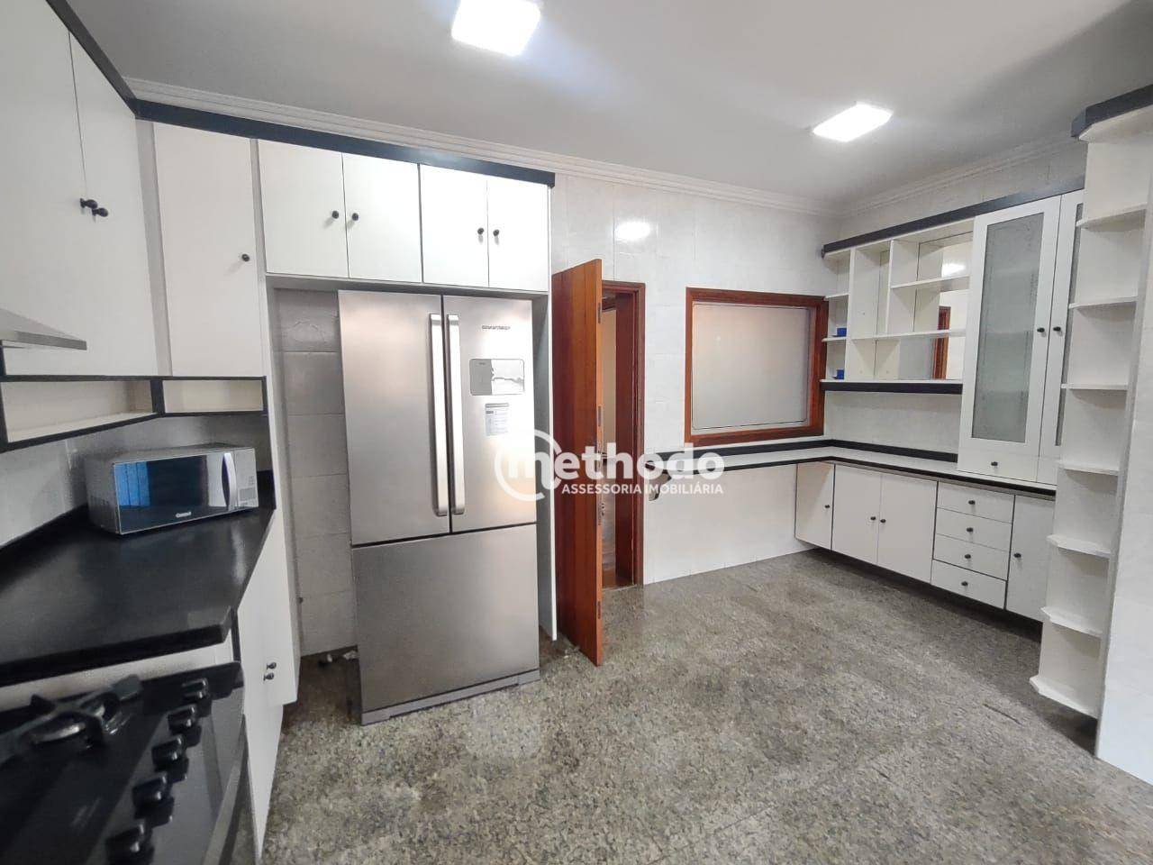 Casa de Condomínio para alugar com 3 quartos, 480m² - Foto 13