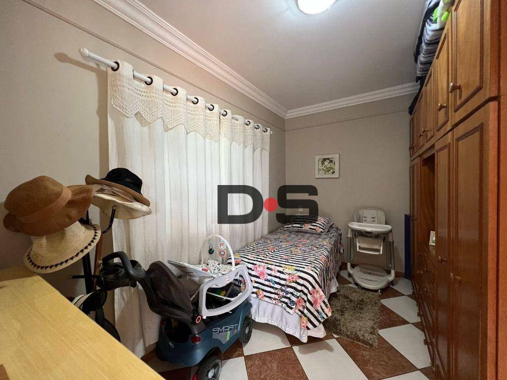 Casa à venda com 4 quartos, 300m² - Foto 15