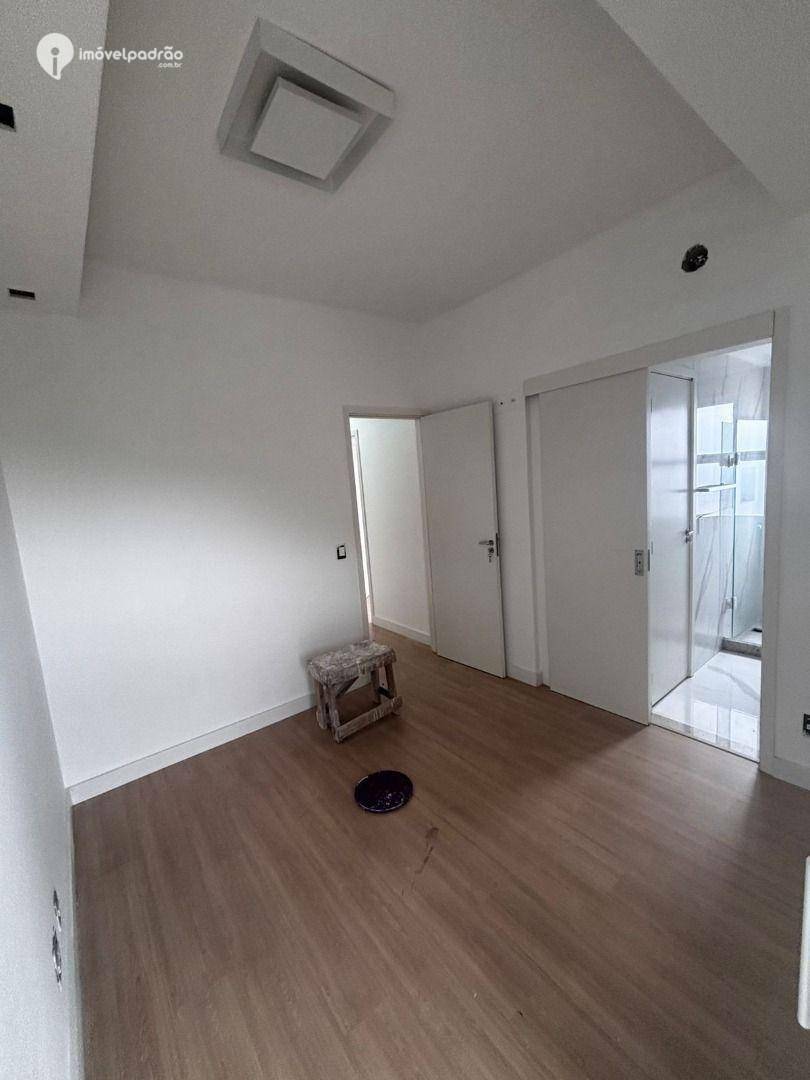 Apartamento para alugar com 3 quartos, 102m² - Foto 11