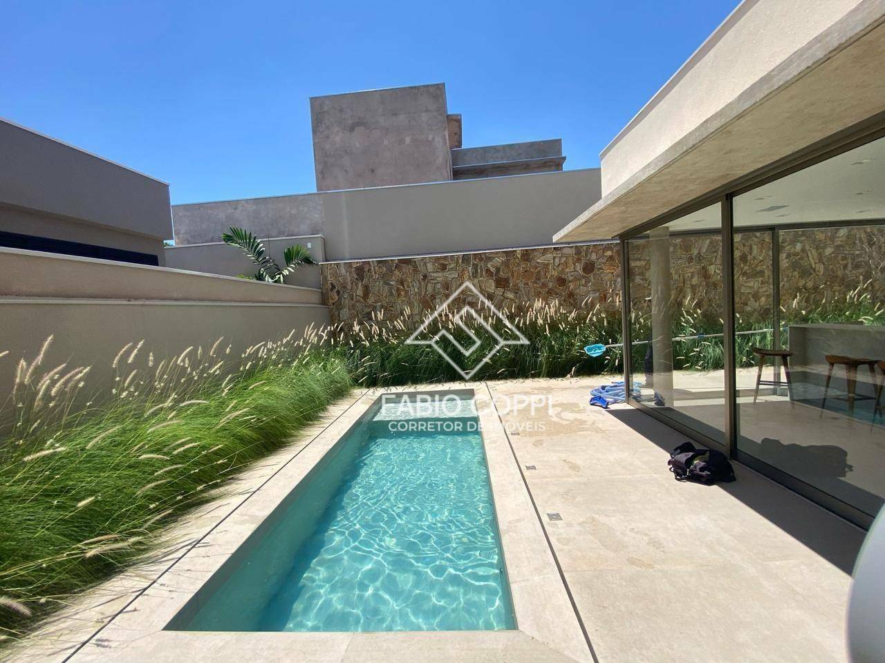 Casa de Condomínio à venda com 3 quartos, 238m² - Foto 1