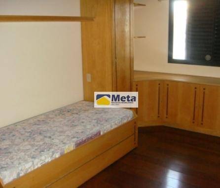 Apartamento à venda com 3 quartos, 180m² - Foto 2