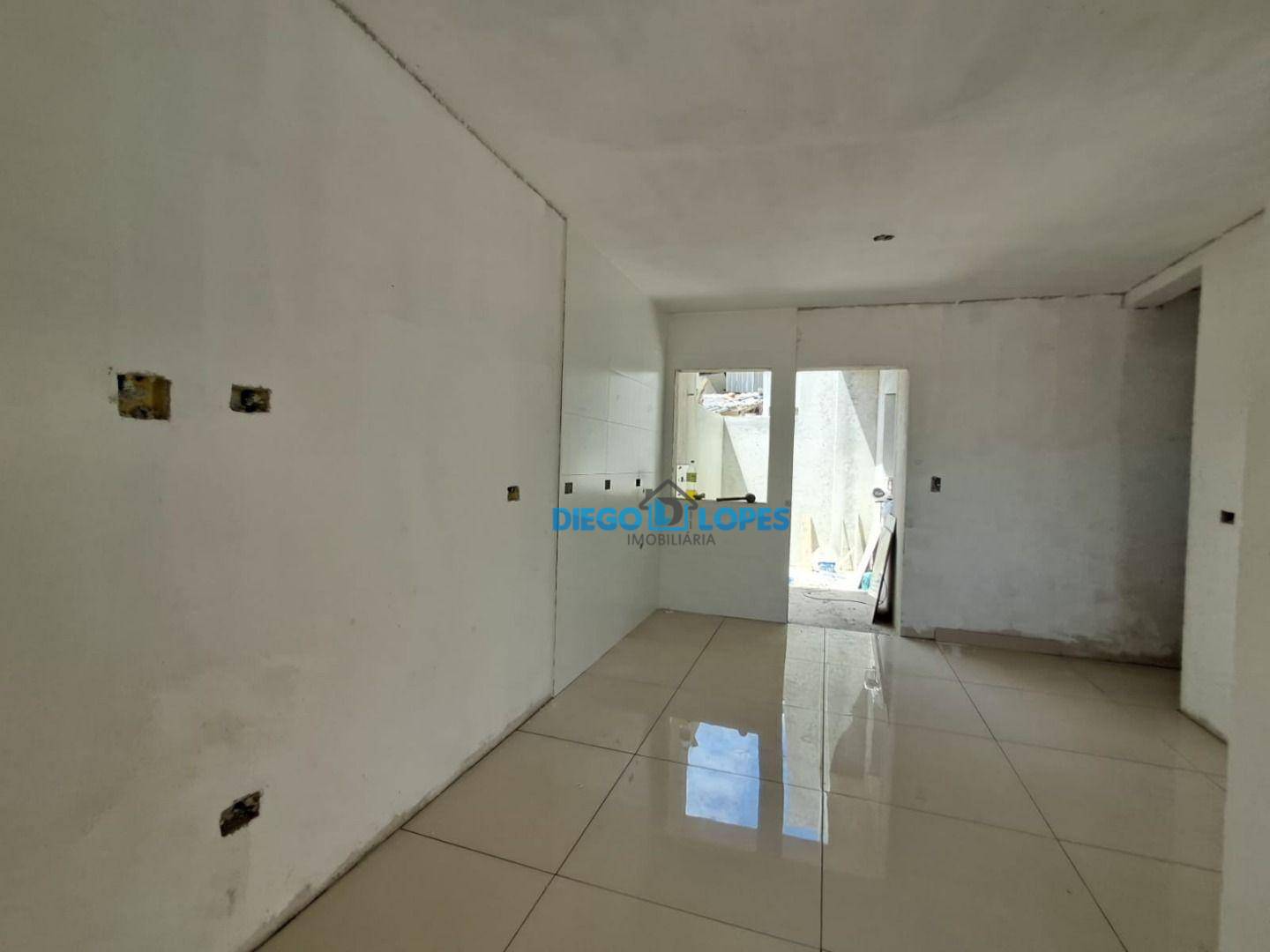 Casa à venda com 2 quartos, 40m² - Foto 2