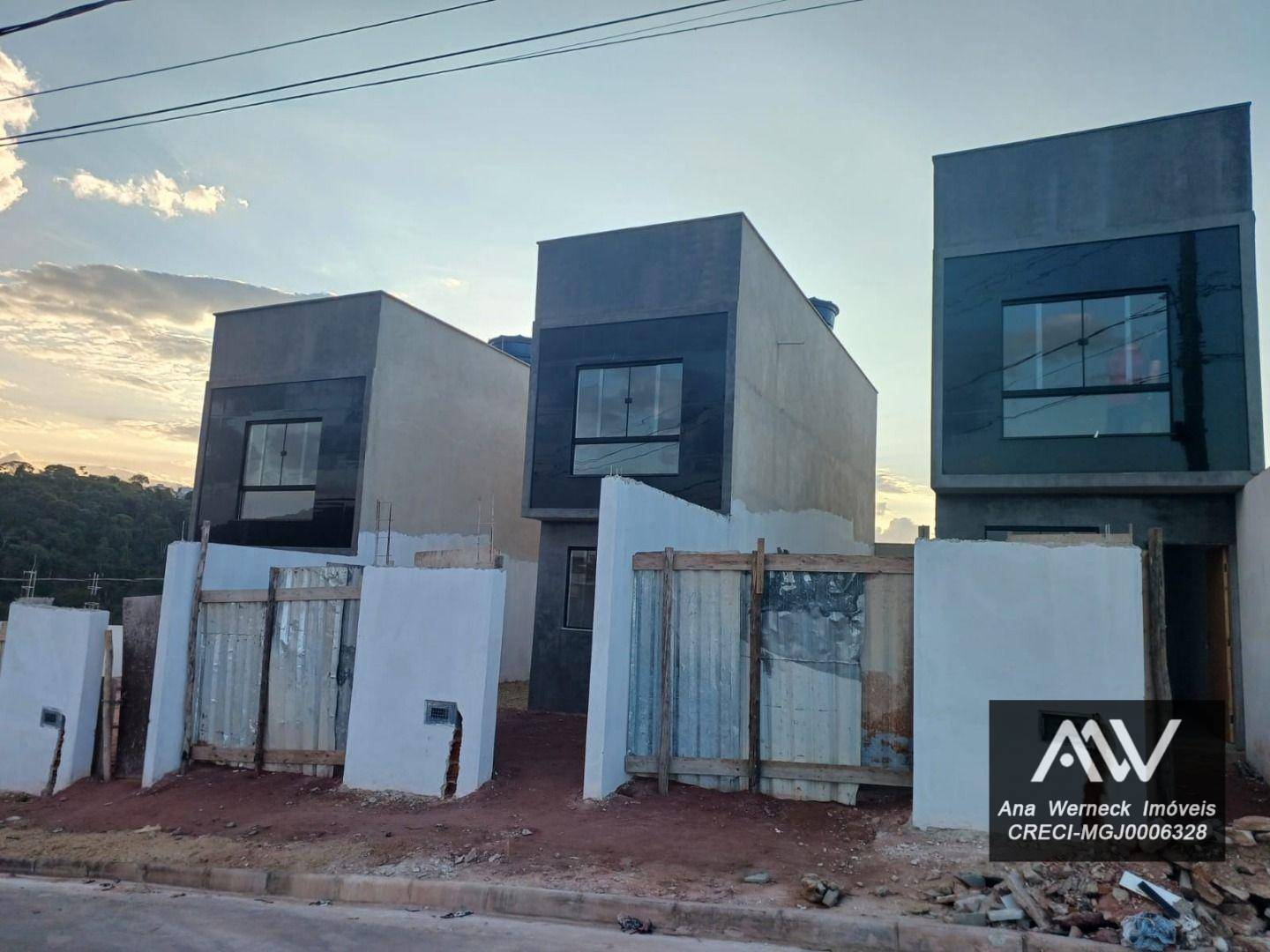 Casa à venda com 2 quartos, 70m² - Foto 1