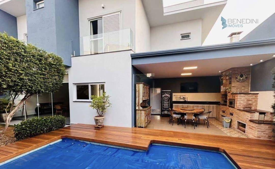 Casa de Condomínio à venda com 4 quartos, 230m² - Foto 1