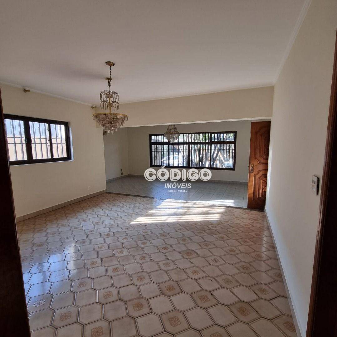 Casa à venda e aluguel com 3 quartos, 250m² - Foto 8