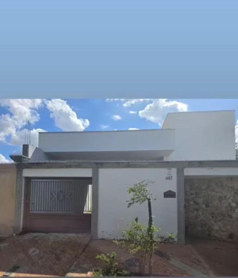 Casa à venda com 2 quartos, 270m² - Foto 1