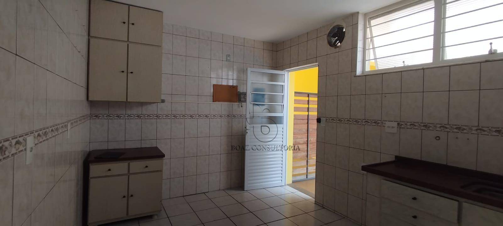 Casa para alugar com 3 quartos, 193m² - Foto 25