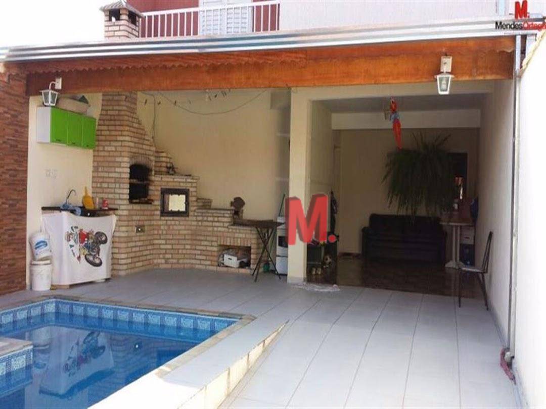 Casa à venda com 3 quartos, 210m² - Foto 14