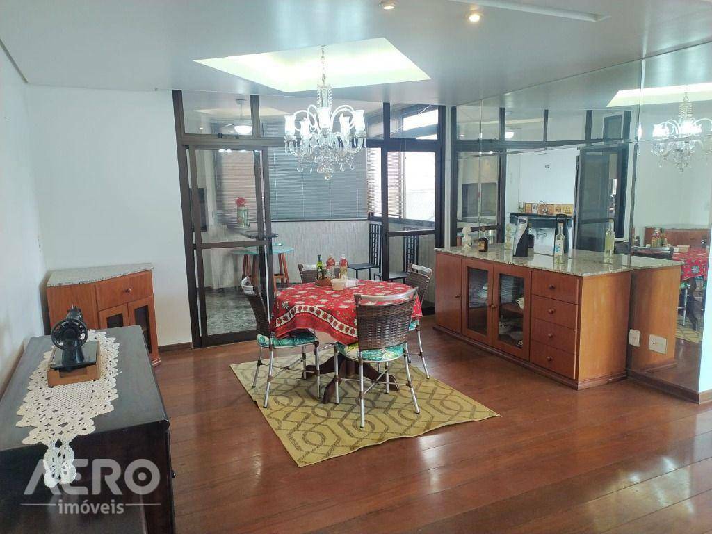 Apartamento à venda com 3 quartos, 240m² - Foto 1