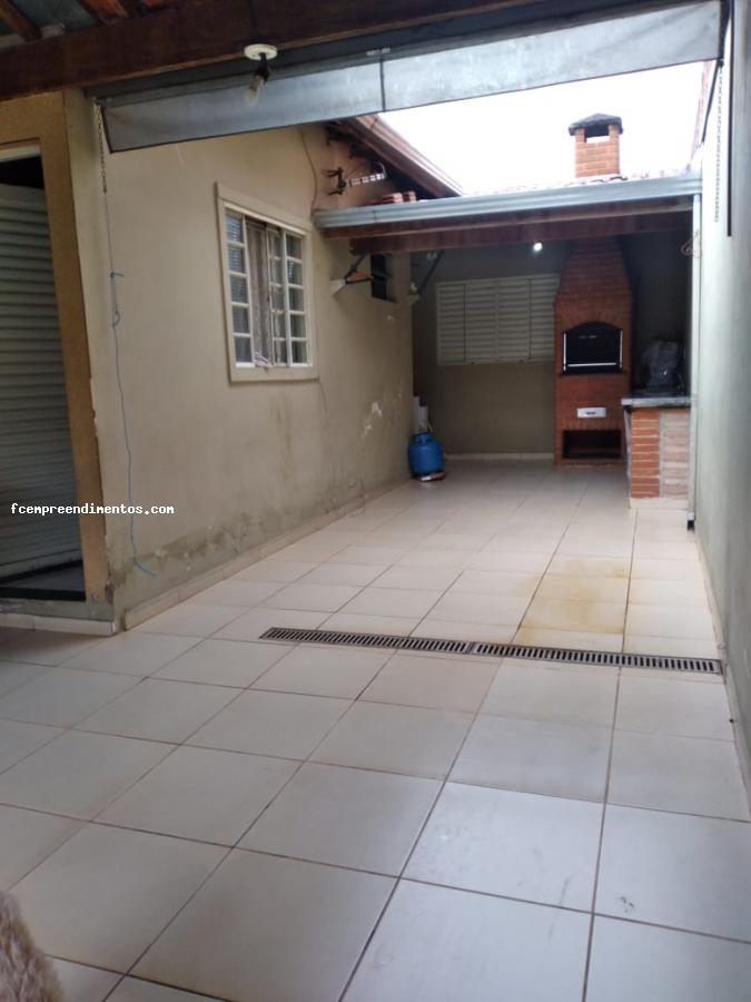 Casa à venda com 2 quartos, 140m² - Foto 1