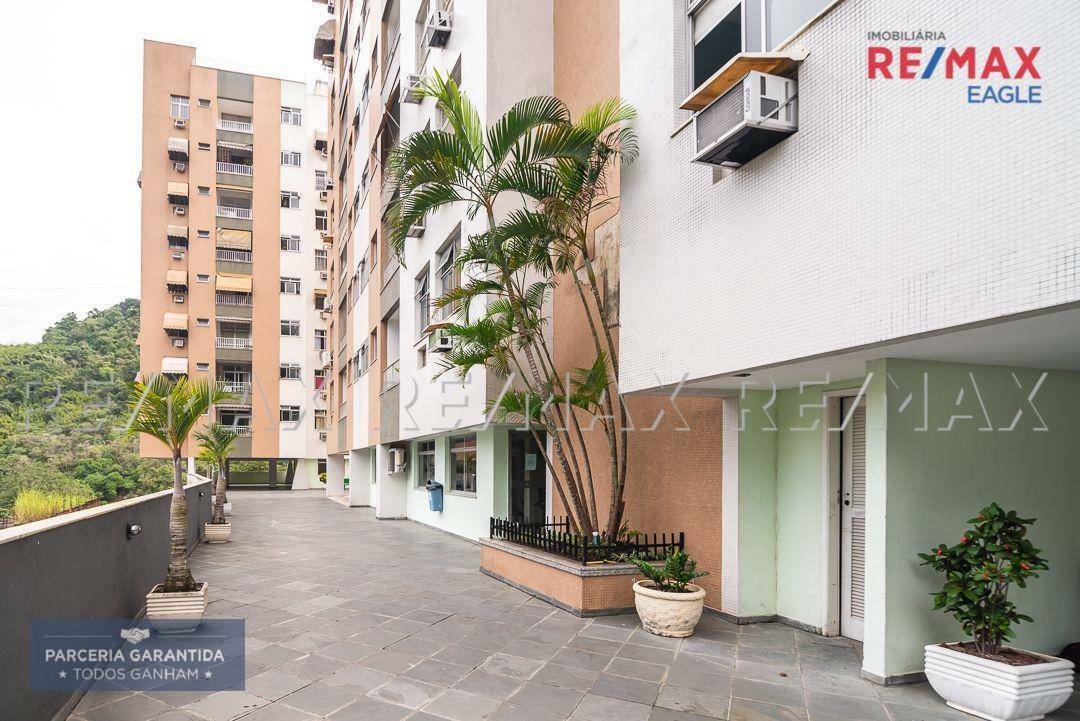 Apartamento à venda com 3 quartos, 97m² - Foto 2