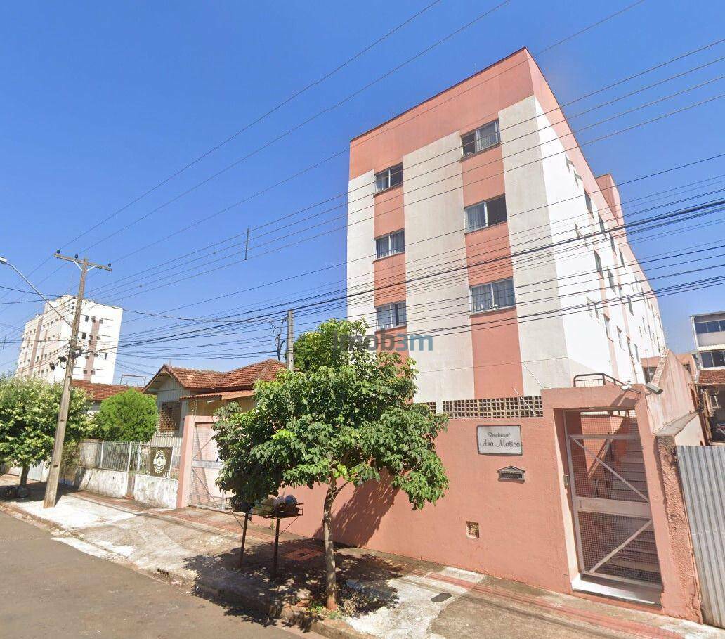 Apartamento à venda com 3 quartos, 75m² - Foto 1