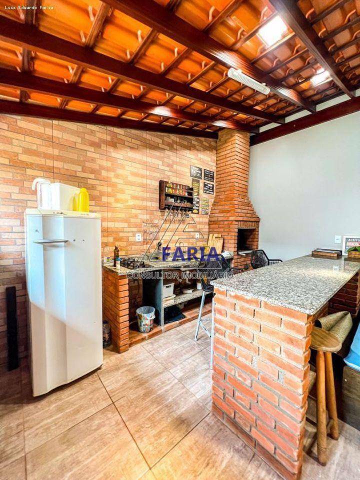 Casa à venda com 4 quartos, 250m² - Foto 10