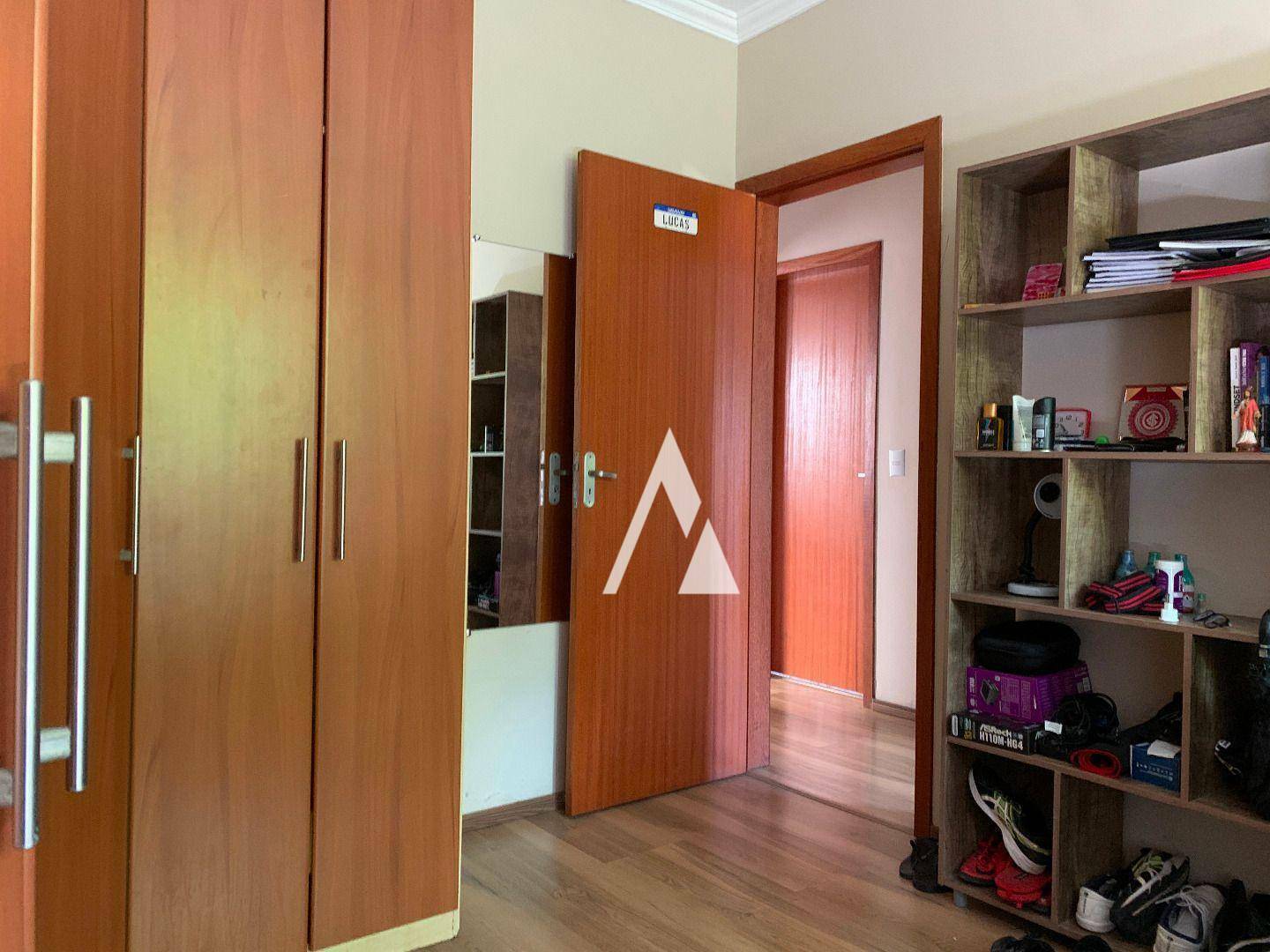 Casa à venda com 4 quartos, 200m² - Foto 42