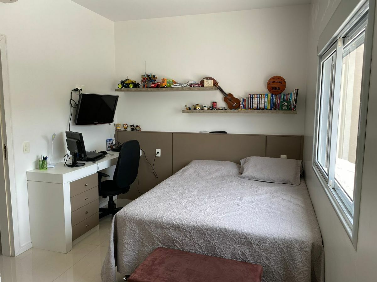 Casa à venda com 3 quartos, 215m² - Foto 8