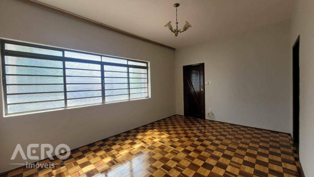 Casa à venda com 3 quartos, 183m² - Foto 2